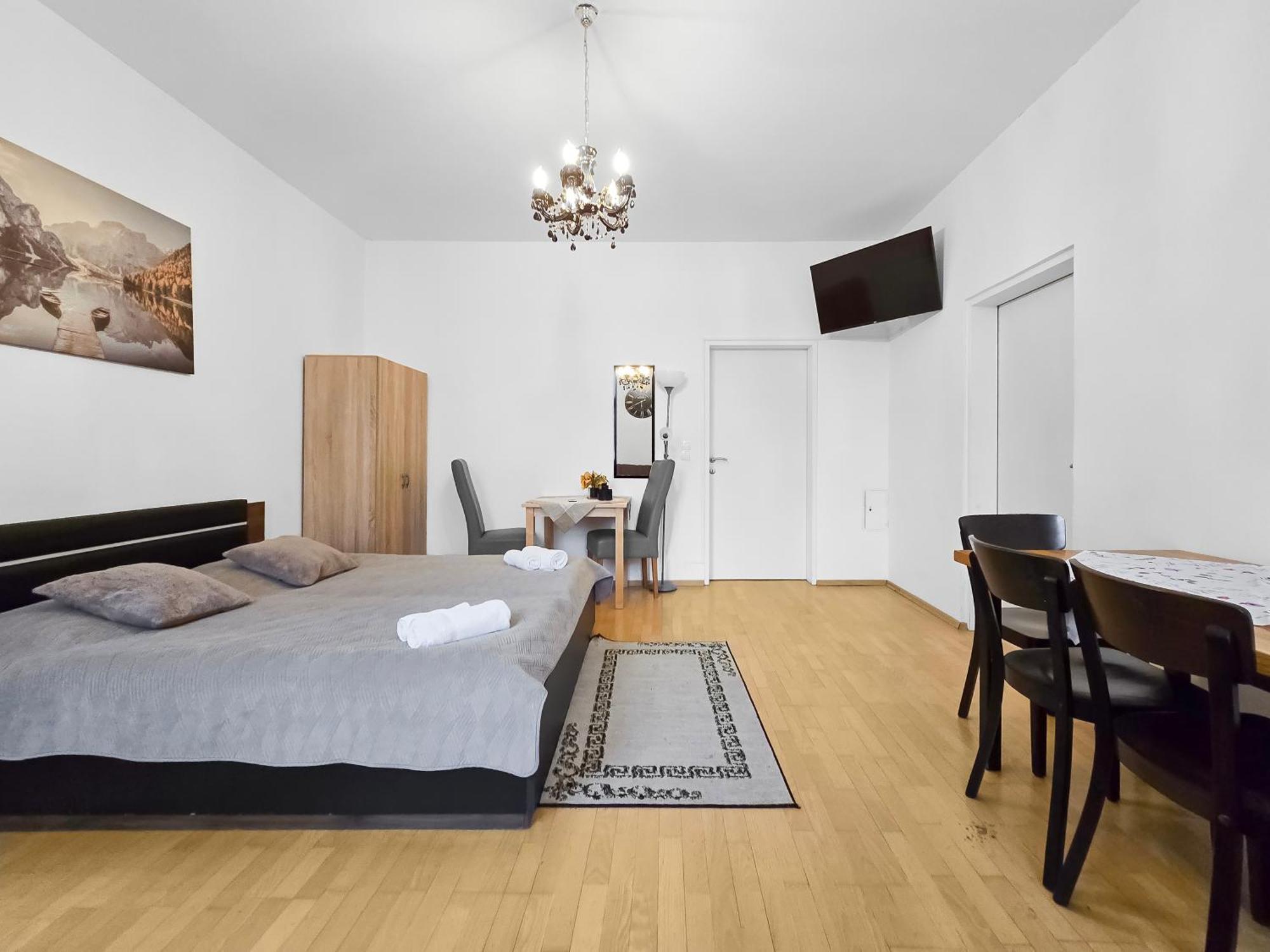 Three King-Size Beds, Three Bedrooms Відень Екстер'єр фото