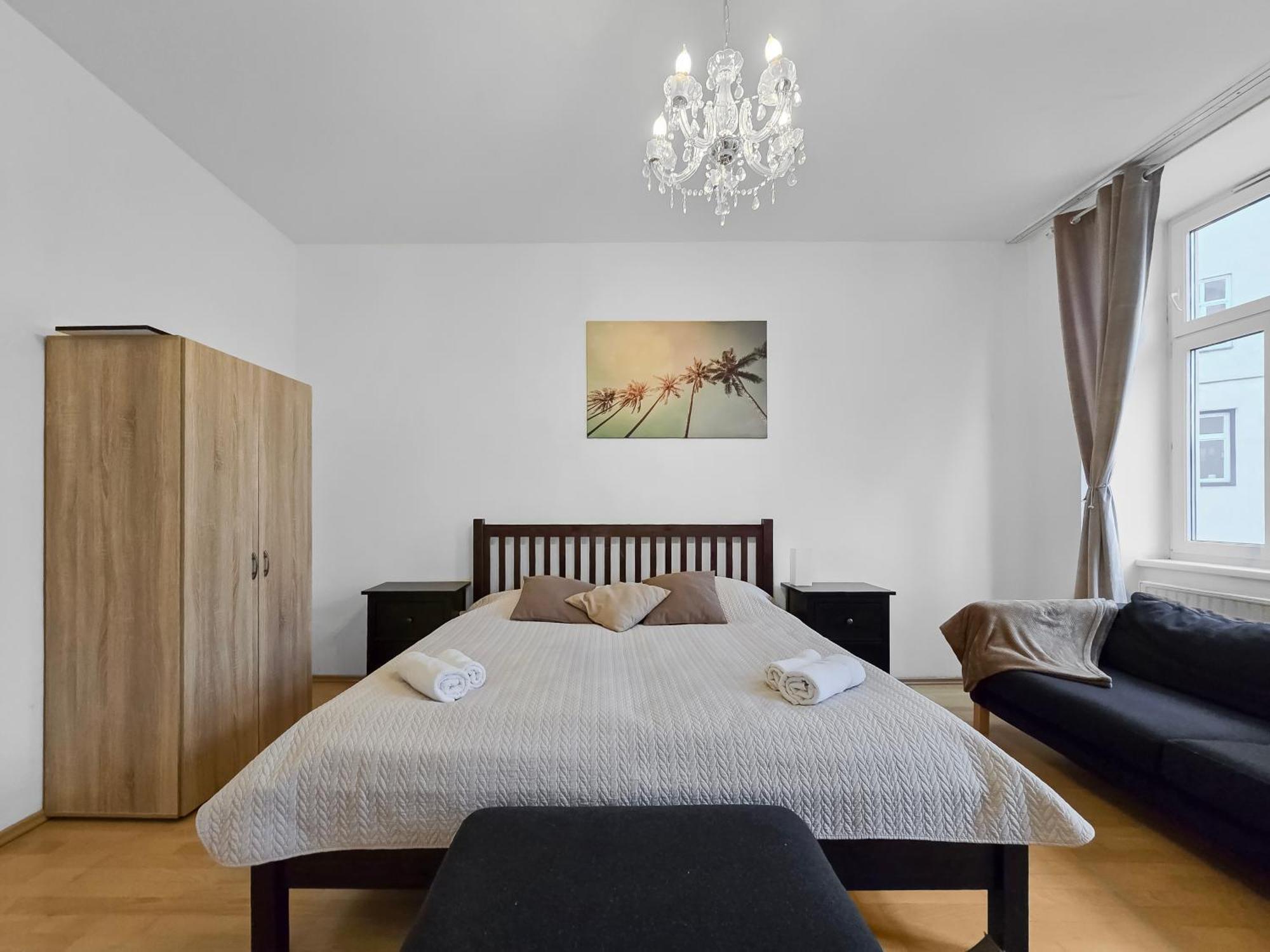 Three King-Size Beds, Three Bedrooms Відень Екстер'єр фото
