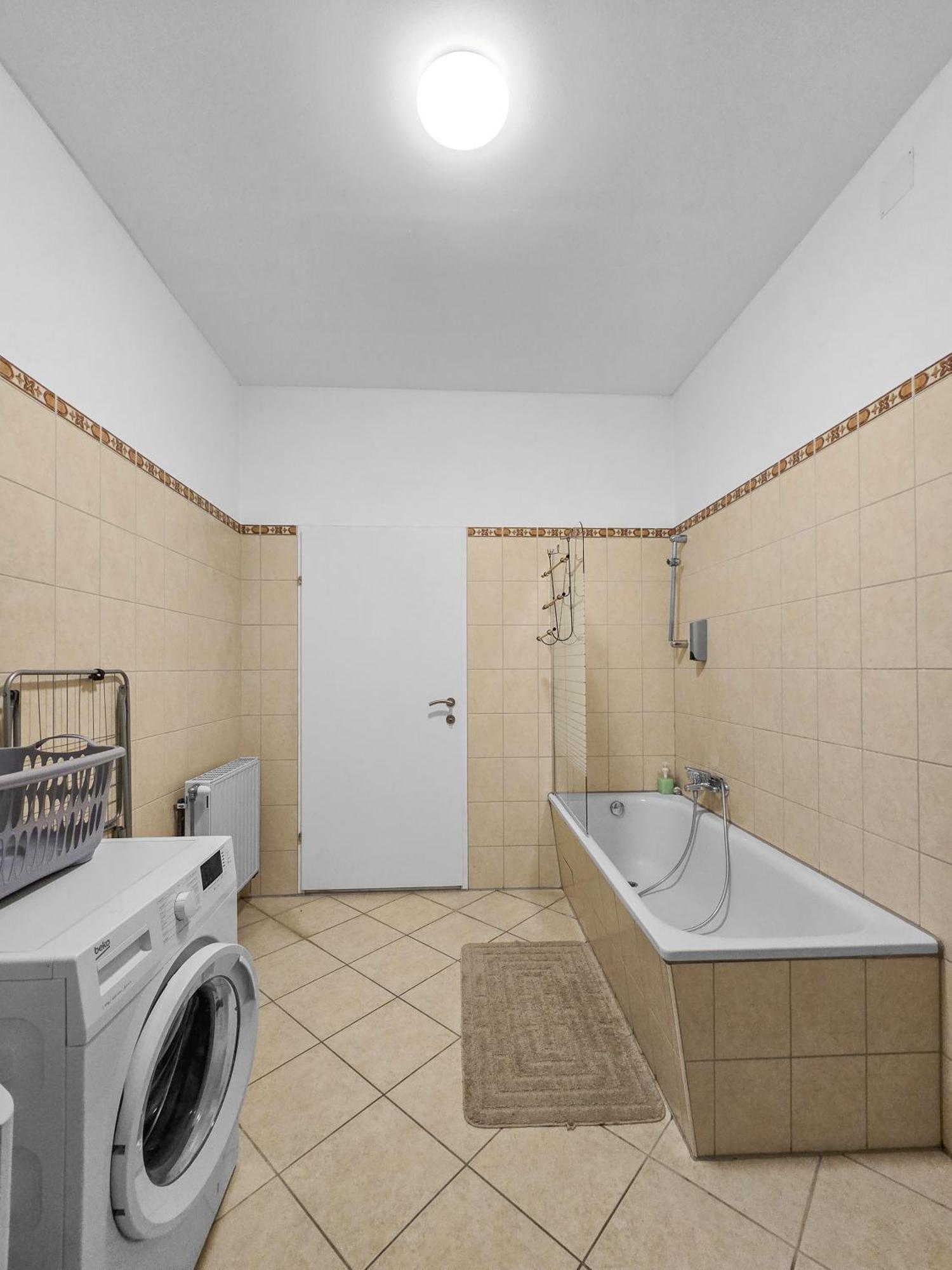 Three King-Size Beds, Three Bedrooms Відень Екстер'єр фото